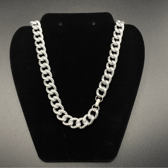Textured Silver Tone Curb Chain Bulky Vintage Necklace - Picture 8 of 9